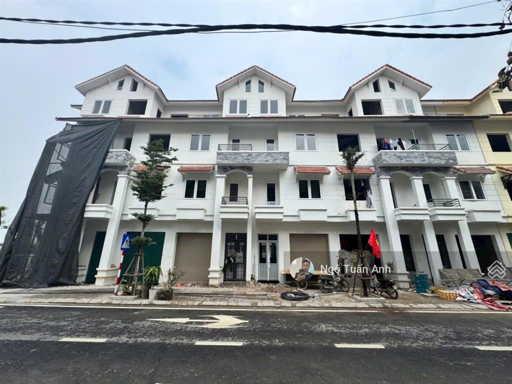 Bán căn liền kề giá tốt, 75m giá chỉ hơn 12 tỷ.