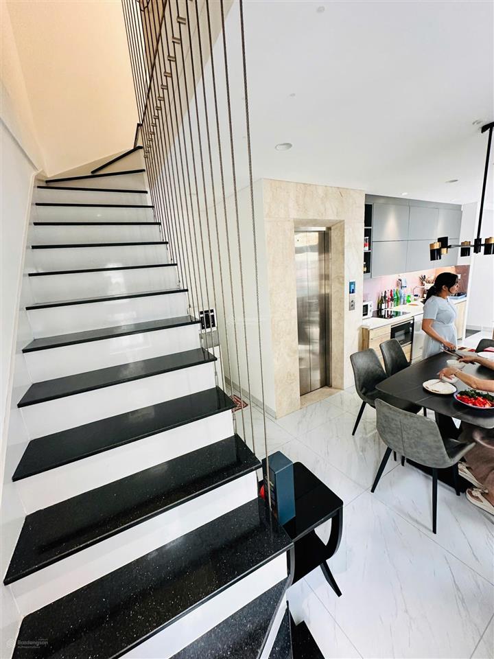 Cần tiền tôi bán gấp căn 6 tầng 80m2 đang cho thuê 60tr/tháng trung tâm quận 6