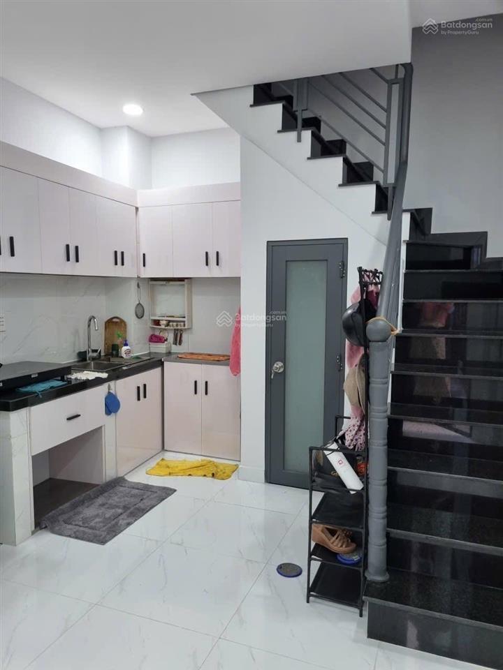 Nhà nhỏ q3  nguyễn thượng hiền  ngang 3m5  shr  3 mặt thoáng  20m2  nhỉnh 2tỷ