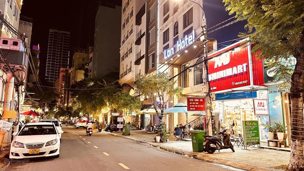 Cặp một trong số ít đường hà bổng, dt 276m². sát biển. cực đẹp. giá rất tốt. 85 tỷ