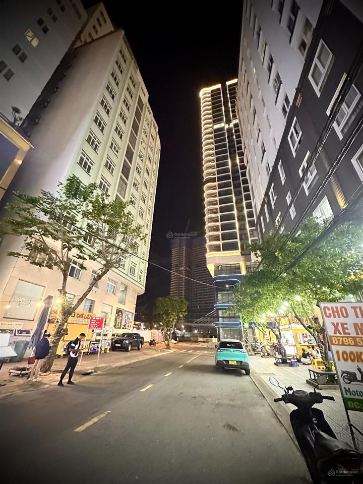 Cặp một trong số ít đường hà bổng, dt 276m². sát biển. cực đẹp. giá rất tốt. 85 tỷ