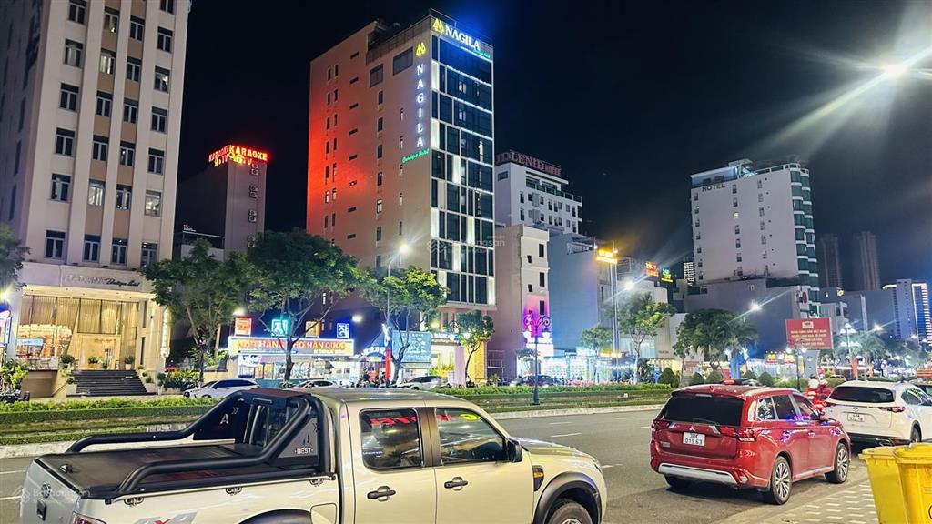 Cặp đất 250m² mặt tiền phạm văn đồng. cách biển 400m. đang cho thuê 80tr/tháng. được xây 14 tầng