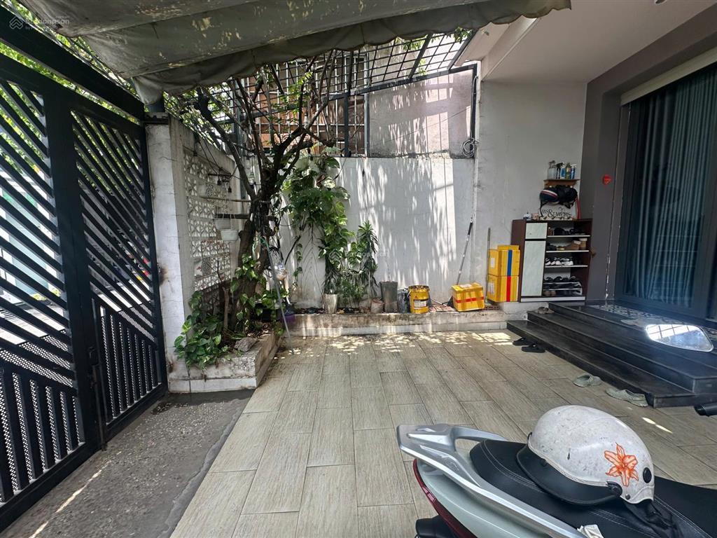 Bán nhà liền kề vạn phúc  oto trong sân