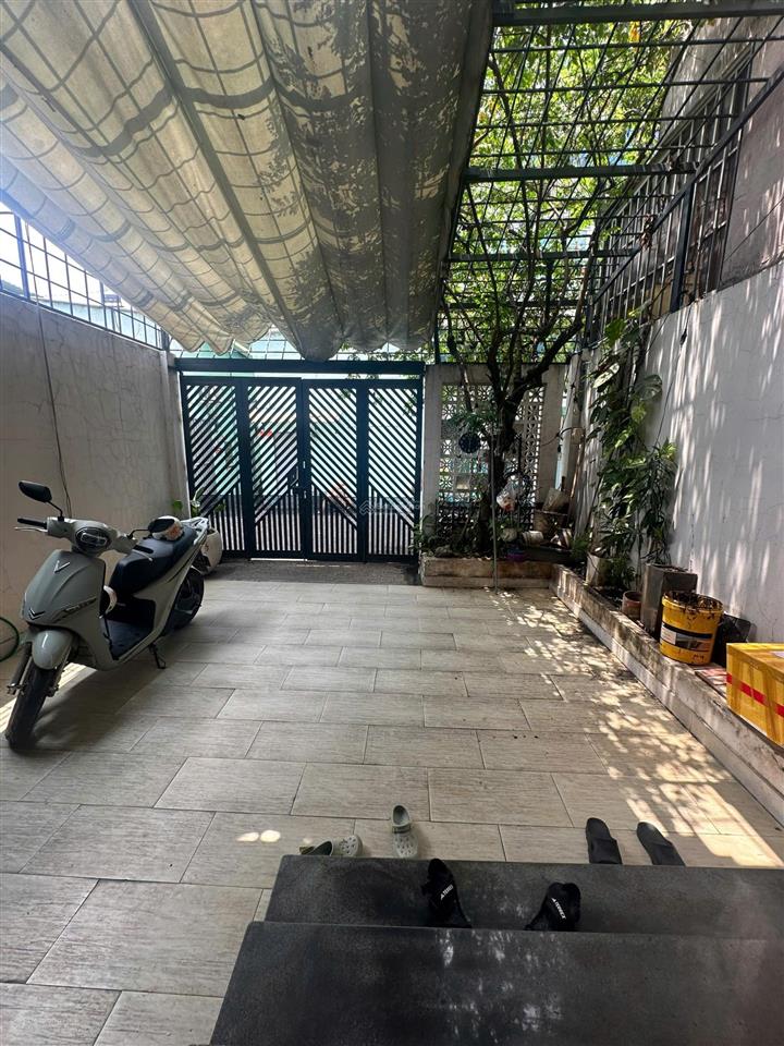 Bán nhà liền kề vạn phúc  oto trong sân