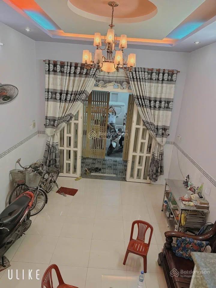 2,7 tỷ giảm còn 2 tỷ 550. nhà 41m2 hẻm 6m lê hồng phong, q5 xây 3 tầng. gần vòng xoay lý thái tổ