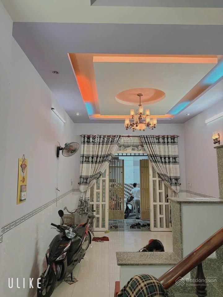 2,7 tỷ giảm còn 2 tỷ 550. nhà 41m2 hẻm 6m lê hồng phong, q5 xây 3 tầng. gần vòng xoay lý thái tổ