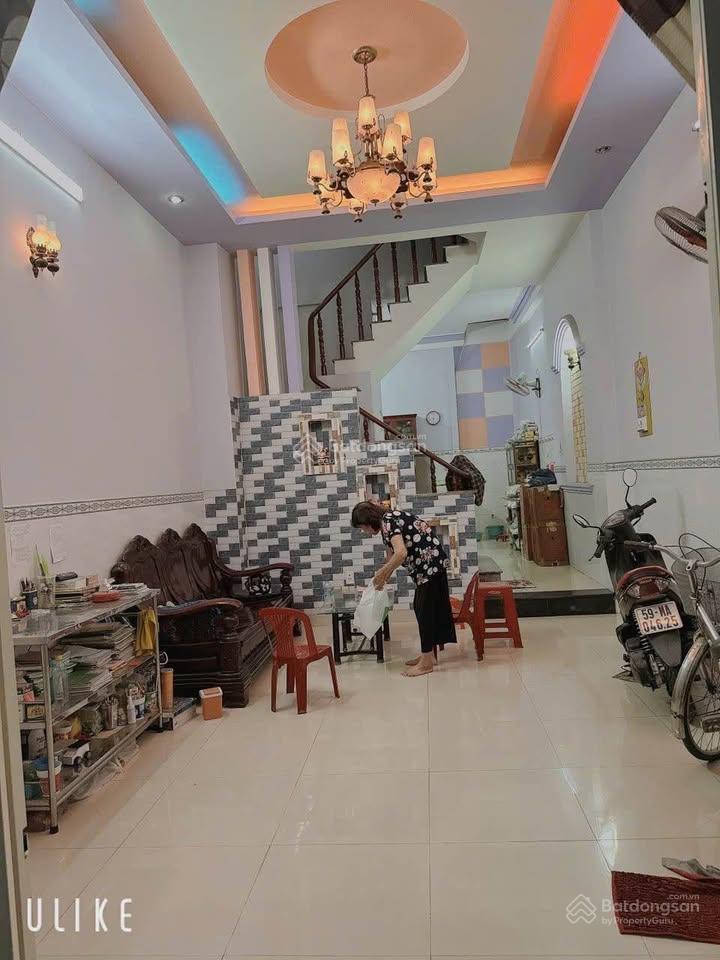 2,7 tỷ giảm còn 2 tỷ 550. nhà 41m2 hẻm 6m lê hồng phong, q5 xây 3 tầng. gần vòng xoay lý thái tổ