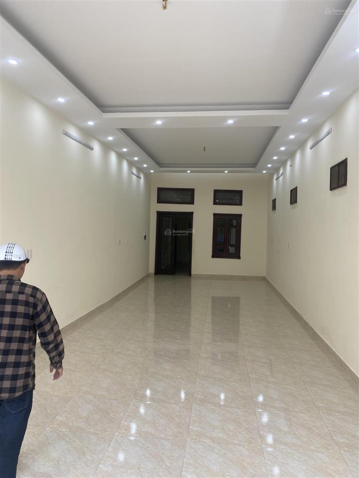 Bán đất phố nam dư 60m², hiện đang có nhà cấp 4  vị trí đắc địa, gần ô tô