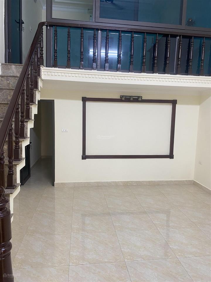 Bán đất phố nam dư 60m², hiện đang có nhà cấp 4  vị trí đắc địa, gần ô tô