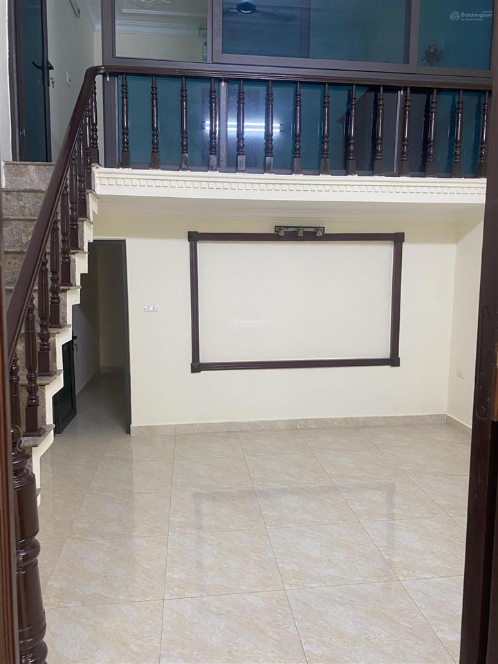 Bán đất phố nam dư 60m², hiện đang có nhà cấp 4  vị trí đắc địa, gần ô tô