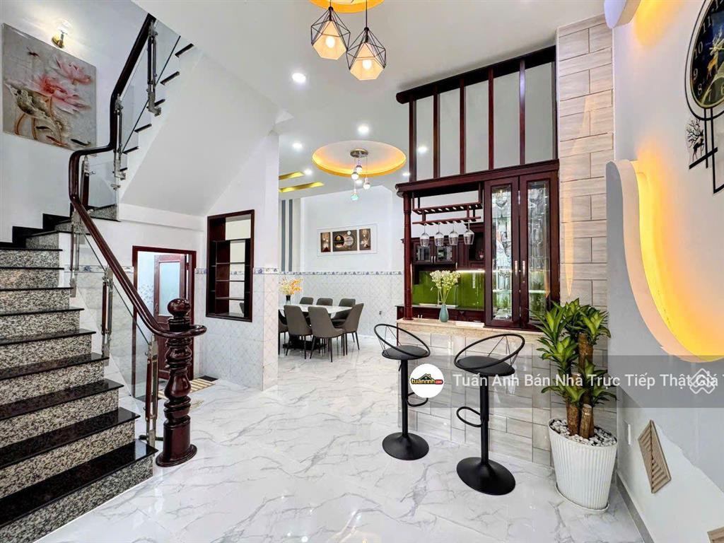 Bán nhanh nhà đẹp 1 trệt 2 lầu, gần tạ quang bửu,5x64m,đang cho thuê 15 triệu 1 tháng,full nội thất