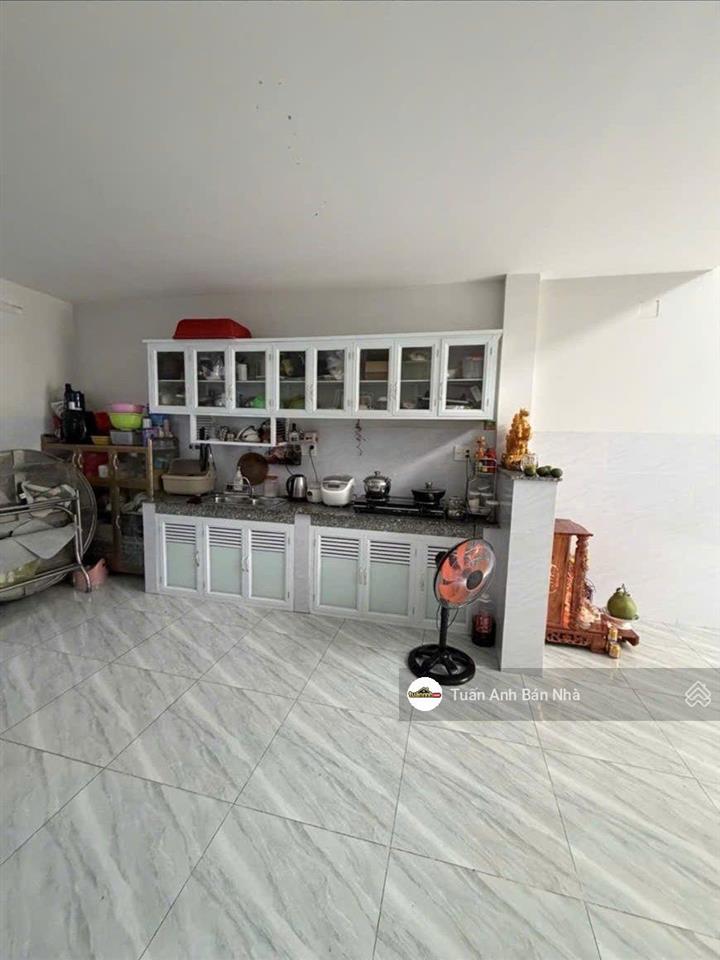 Bán nhà quận tân phú 2 lầu nở hậu sân rộng xe ô tô ra vào thoải mái giá tốt 54m2 đang cho thuê