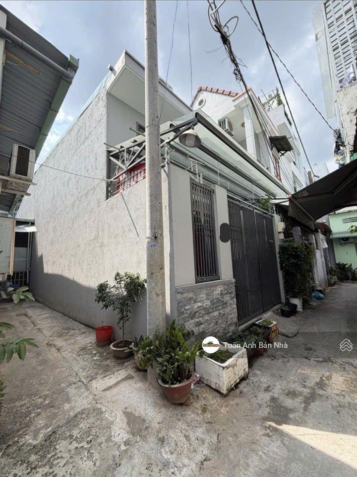 Bán nhà quận tân phú 2 lầu nở hậu sân rộng xe ô tô ra vào thoải mái giá tốt 54m2 đang cho thuê