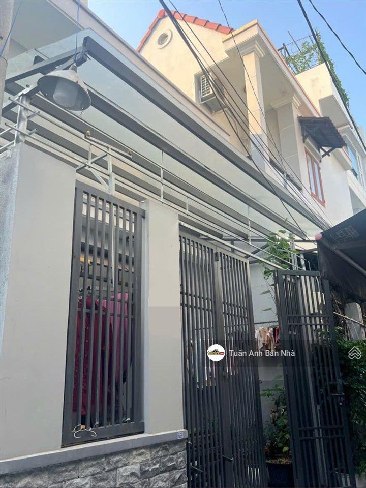 Bán nhà quận tân phú 2 lầu nở hậu sân rộng xe ô tô ra vào thoải mái giá tốt 54m2 đang cho thuê