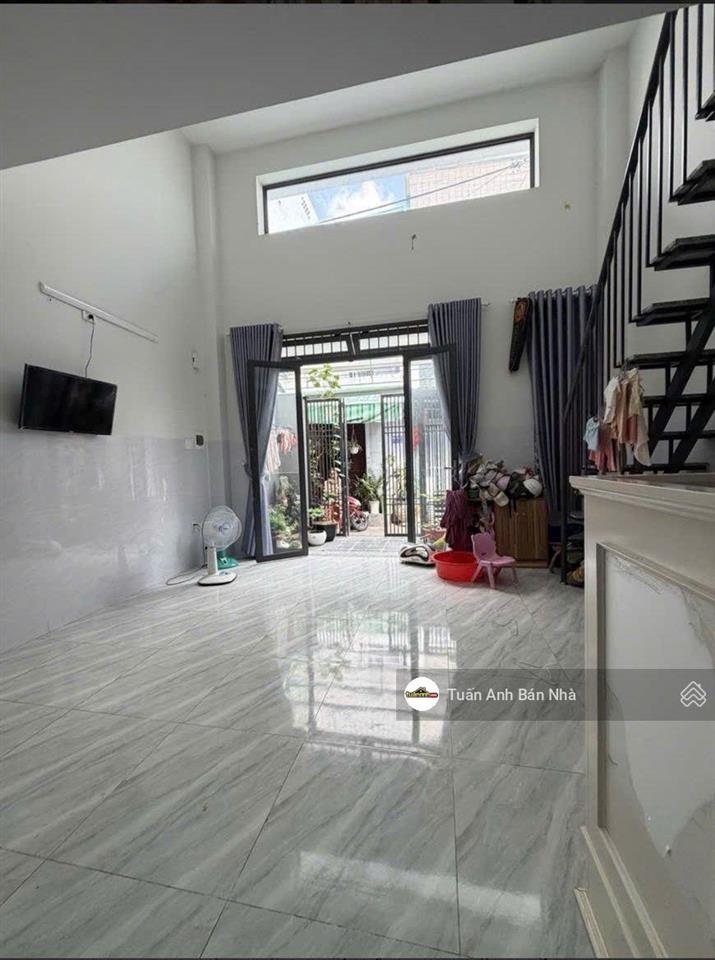 Bán nhà quận tân phú 2 lầu nở hậu sân rộng xe ô tô ra vào thoải mái giá tốt 54m2 đang cho thuê