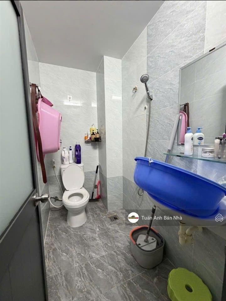 Bán nhà quận tân phú 2 lầu nở hậu sân rộng xe ô tô ra vào thoải mái giá tốt 54m2 đang cho thuê
