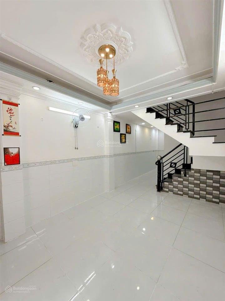 Chị hồng bán căn nhà bùi văn ba, 4 x 10m, chỉ 4,5 tỷ, khu chế xuất tân thuận, quận 7