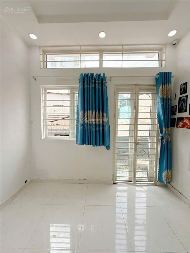 Chị hồng bán căn nhà bùi văn ba, 4 x 10m, chỉ 4,5 tỷ, khu chế xuất tân thuận, quận 7