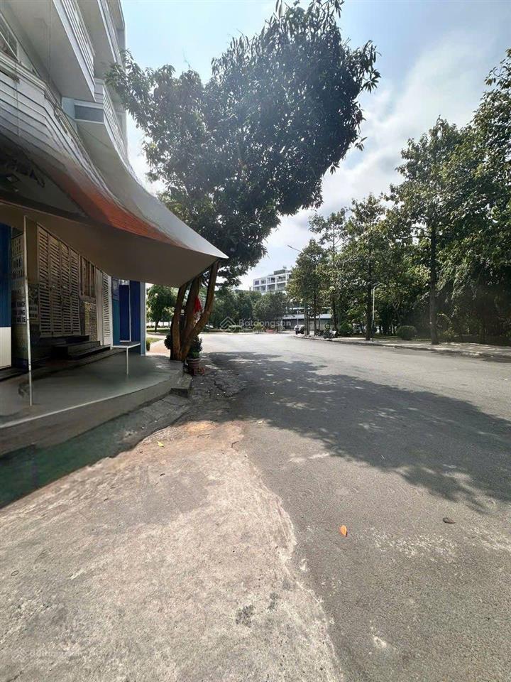 Chị hồng bán căn nhà bùi văn ba, 4 x 10m, chỉ 4,5 tỷ, khu chế xuất tân thuận, quận 7