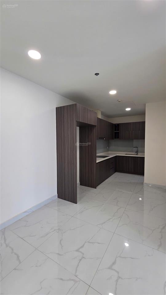 Căn 2pn+1 rẻ nhất diamond centery 96m, tầng 6 đông nam, gía 8.x tỷ, tt 3.8 tỷ nhận nhà, góp 3 năm