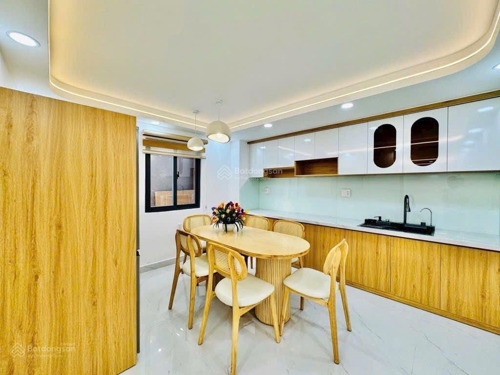 Chủ cần bán gấp nhà giá rẻ thị trường ngay nguyễn thượng hiền,q.bình thạnh 2tỷ4 60m2.shr hẻm xe hơi
