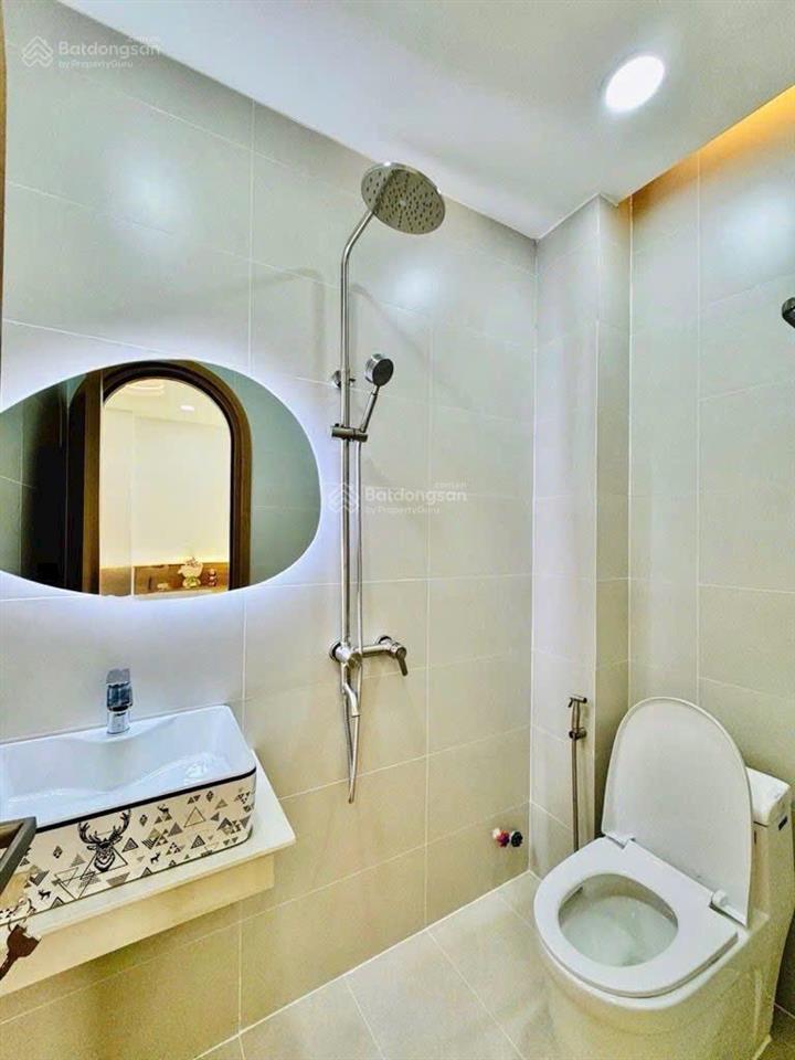 Chủ cần bán gấp nhà giá rẻ thị trường ngay nguyễn thượng hiền,q.bình thạnh 2tỷ4 60m2.shr hẻm xe hơi