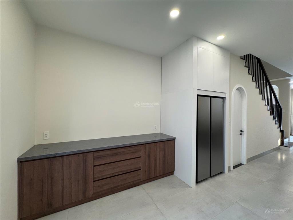 Chủ cần tiền bán gấp nhà thị trường ngay thảo điền, q.2 7tỷ15 90m2.shr có ngân hàng hỗ trợ cho vay