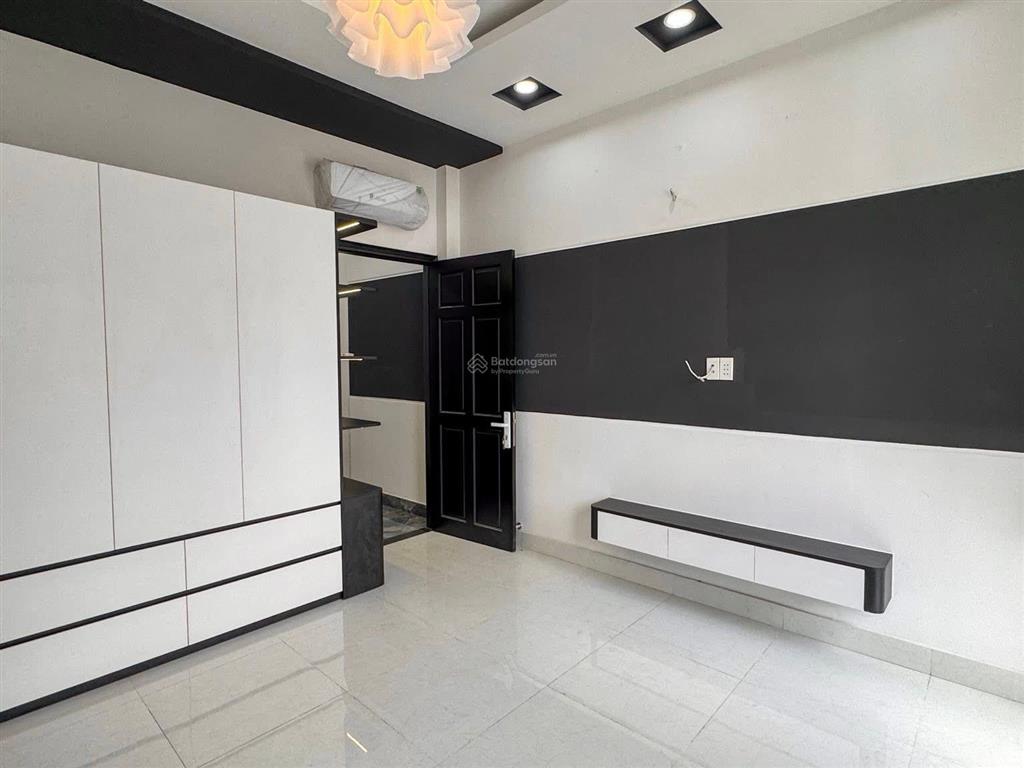 Chủ cần gấp nhà giá rẻ nhất thị trường ngay tô hiệu,q.tân phú 5tỷ35 70m2.shr hẻm thông xe hơi