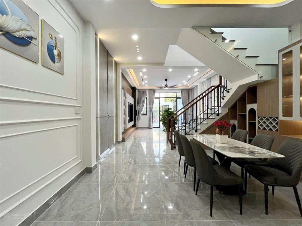 Chủ cần tiền bán gấp nhà thị trường ngay quốc hương, q.2 5ỷ75 120m2.shr có ngân hàng hỗ trợ cho vay