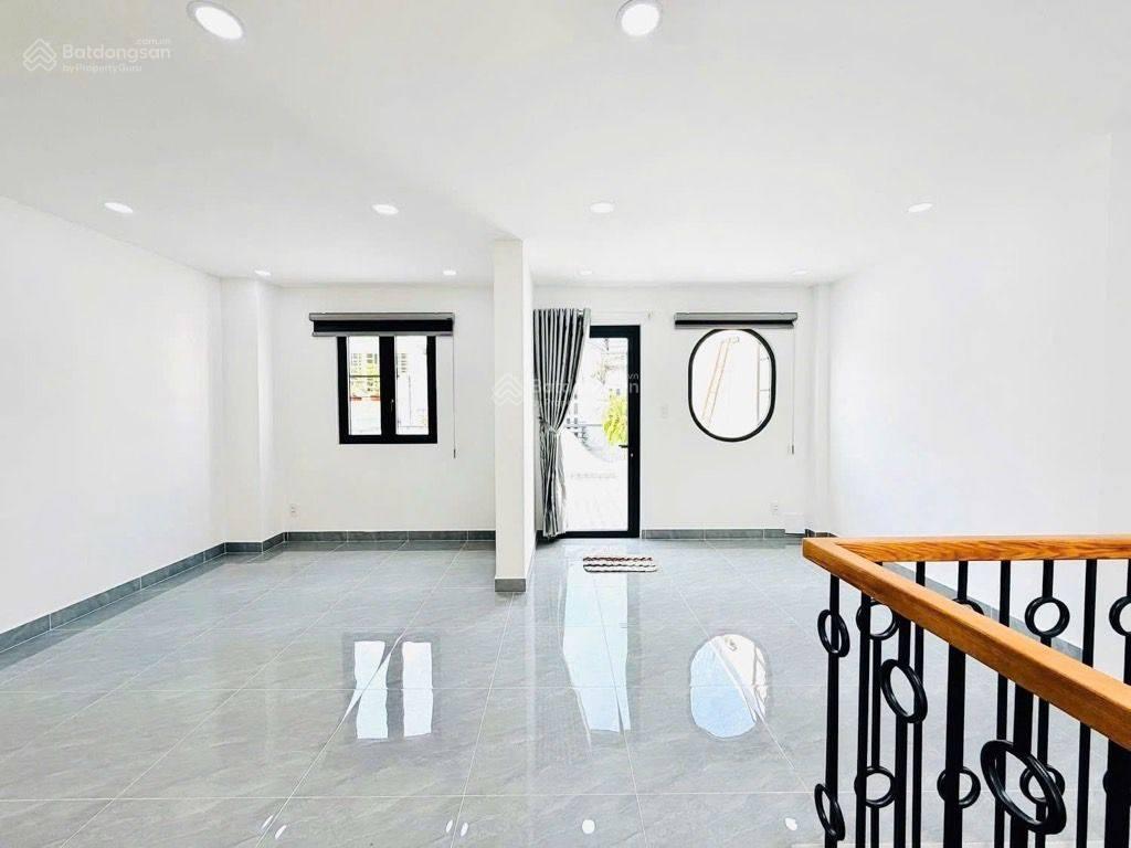 Chủ cần tiền bán gấp ở thị trường ngay trần bình trọng, q.5 8tỷ55 78m2. shr hẻm xe hơi ra vào