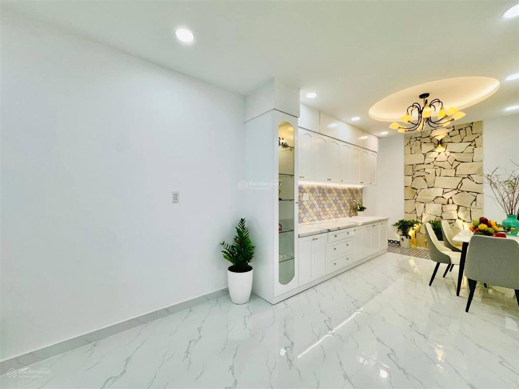 Cơ hội hiếm nhà rẻ nhất thị trường ngay lý chính thắng q.3 3tỷ85 75m2.shr ngân hàng hỗ trợ cho vay