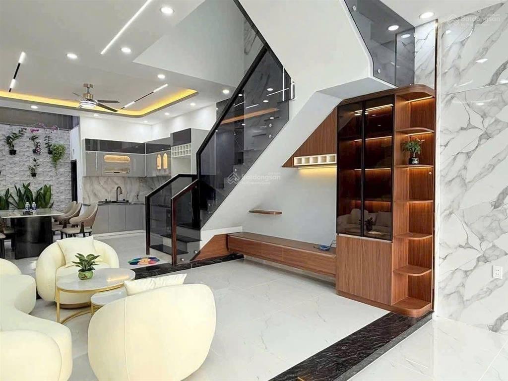 Cơ hội hiếm nhà rẻ nhất thị trường ngay kỳ đồng, q.3 3tỷ63 75m2.shr hẻm thông xe hơi ra vào