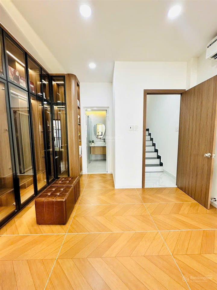 Cơ hội hiếm nhà rẻ nhất thị trường ngay nguyễn hữu cầu, q.1 3tỷ68 m2.shr hẻm xe hơi ra vào