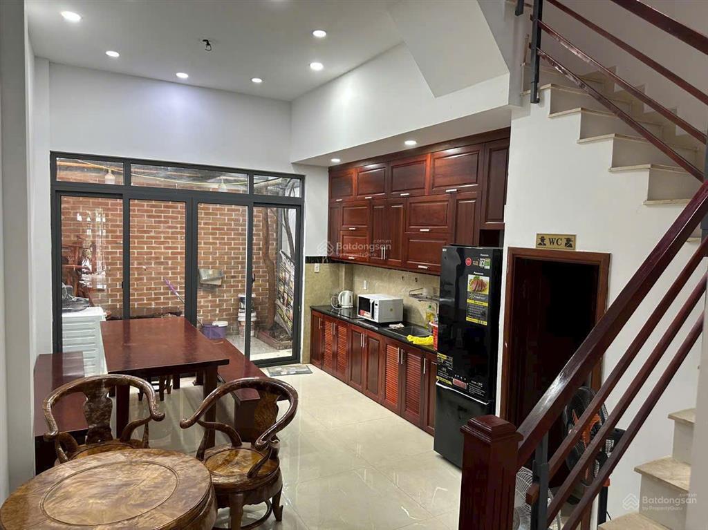 Bán gấp nhà đẹp ngay đường 45, ở tp. thủ đức, giá 3 tỷ 500, 120m2. shr, hẻm xe hơi thông