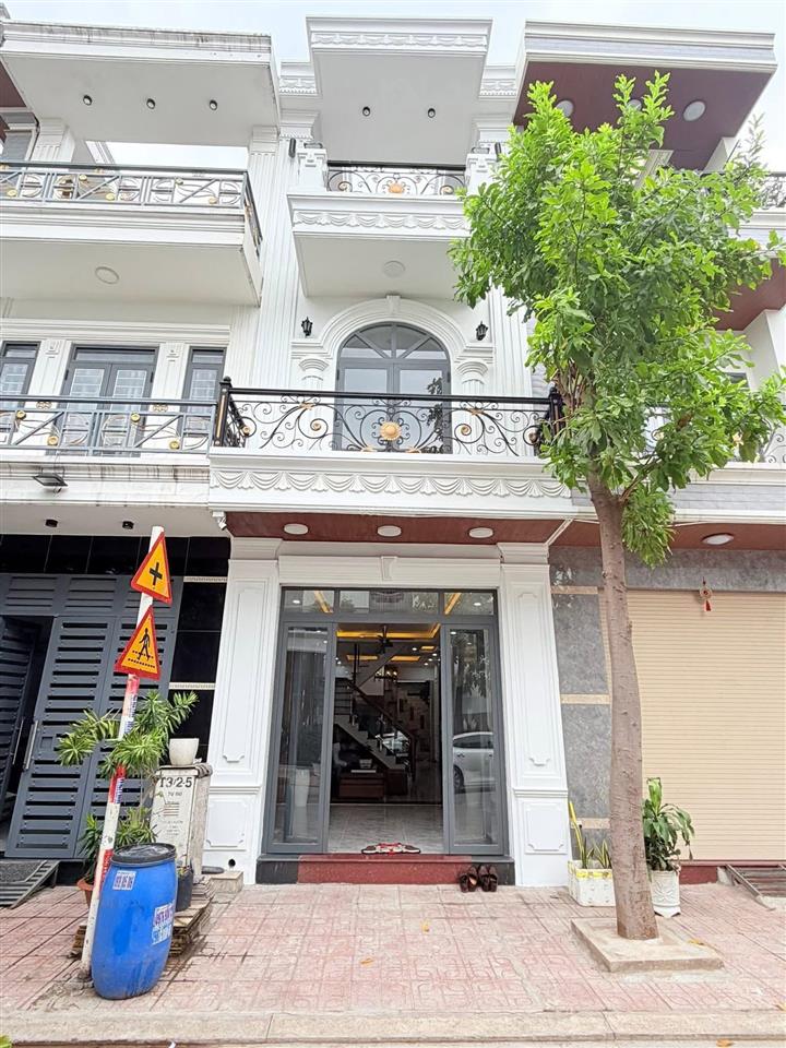 Bán gấp nhà đẹp ngay đường đặng thùy trâm, quận bình thạnh, giá 2 tỷ 640, 64m2. shr hẻm xe hơi