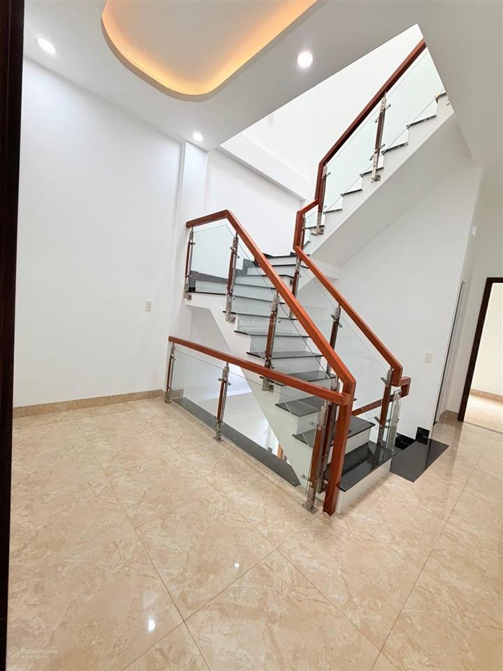 Bán gấp nhà đẹp ngay đường thống nhất, ở quận gò vấp, giá 3 tỷ 190, 64m2. shr, hẻm xe hơi thông