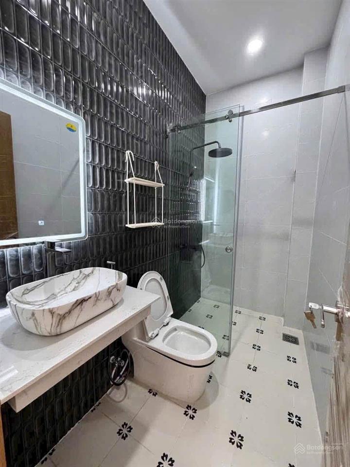 Bán gấp nhà đẹp ngay đường 11 ở thủ đức, giá 2 tỷ 490, 65m2. shr hẻm thông xe hơi ra vào thoải mái