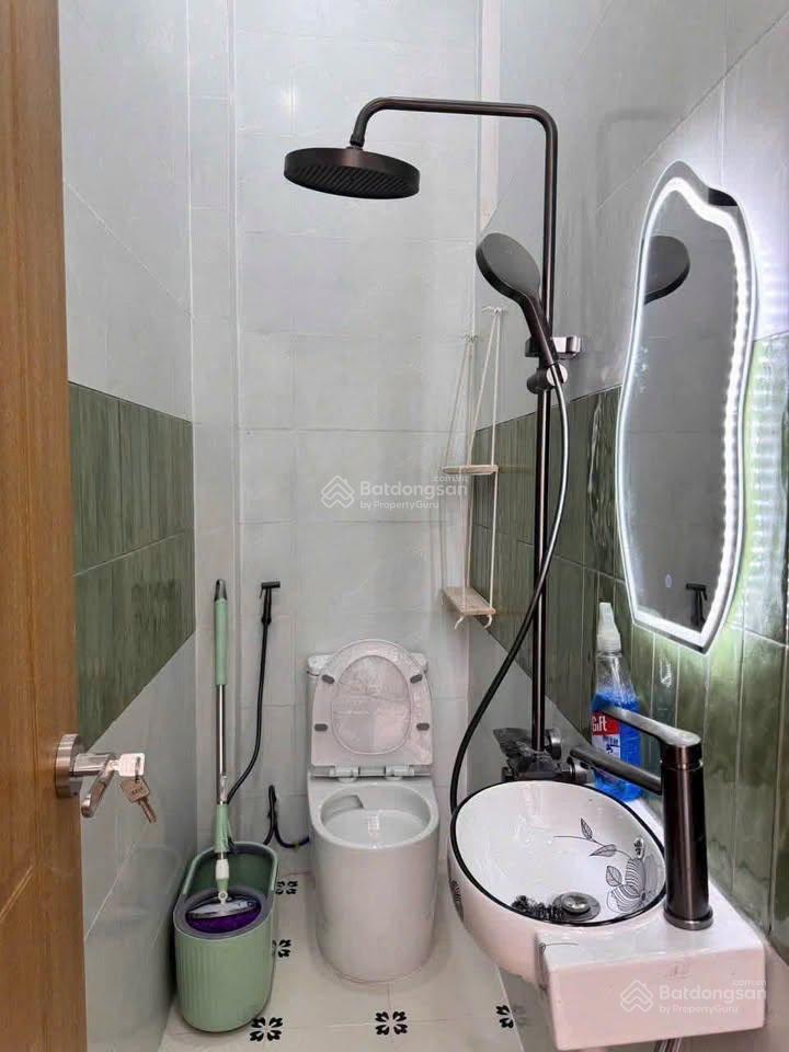 Bán gấp nhà đẹp ngay đường 11 ở thủ đức, giá 2 tỷ 490, 65m2. shr hẻm thông xe hơi ra vào thoải mái