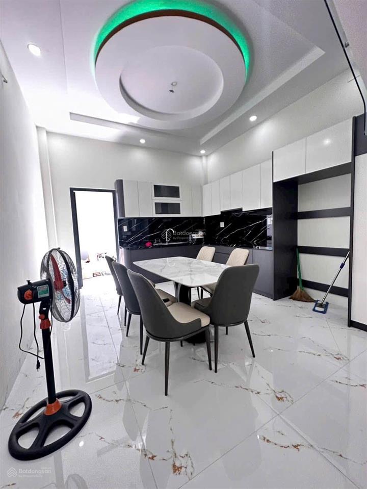 Bán gấp nhà đẹp ngay đường hiệp bình ở thủ đức, giá 3 tỷ 260, 70,8m2. shr hẻm thông xe hơi ra vào