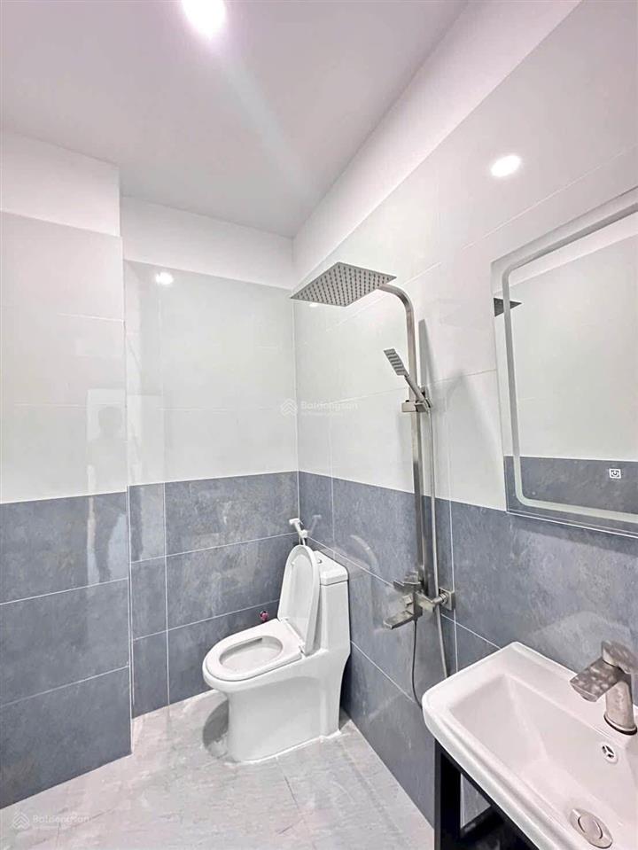 Bán gấp nhà đẹp ngay đường hiệp bình ở thủ đức, giá 3 tỷ 260, 70,8m2. shr hẻm thông xe hơi ra vào