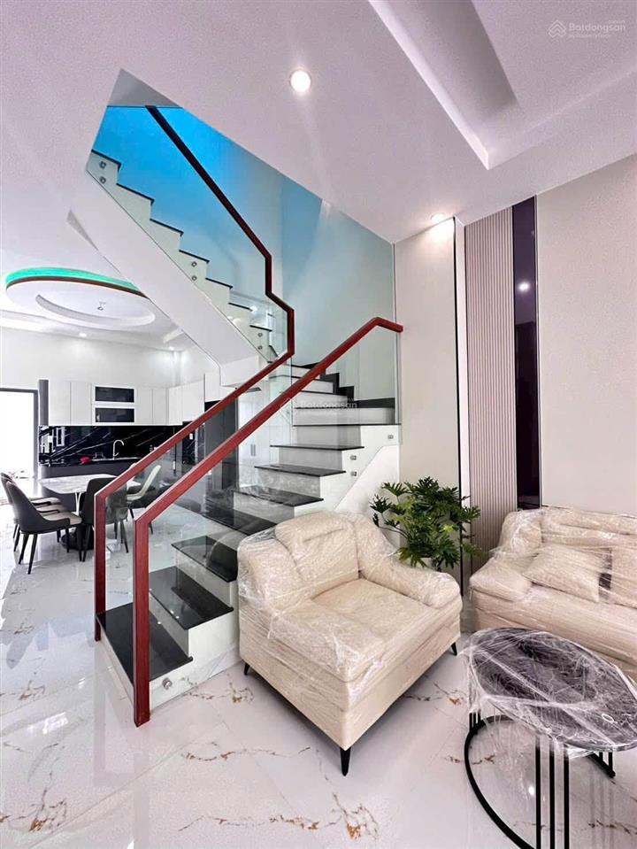 Bán gấp nhà đẹp ngay đường hiệp bình ở thủ đức, giá 3 tỷ 260, 70,8m2. shr hẻm thông xe hơi ra vào