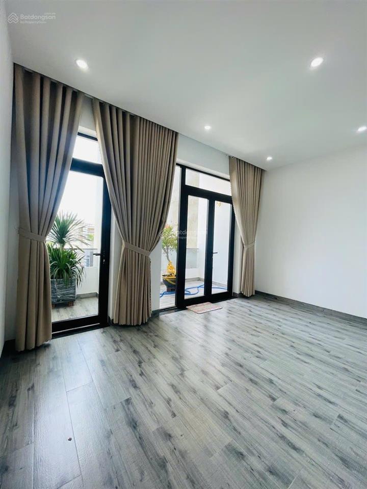 Ngay sát bến xe nhà mặt phố hái ra tiền luxury  khai thác dòng tiền cao sẵn ở