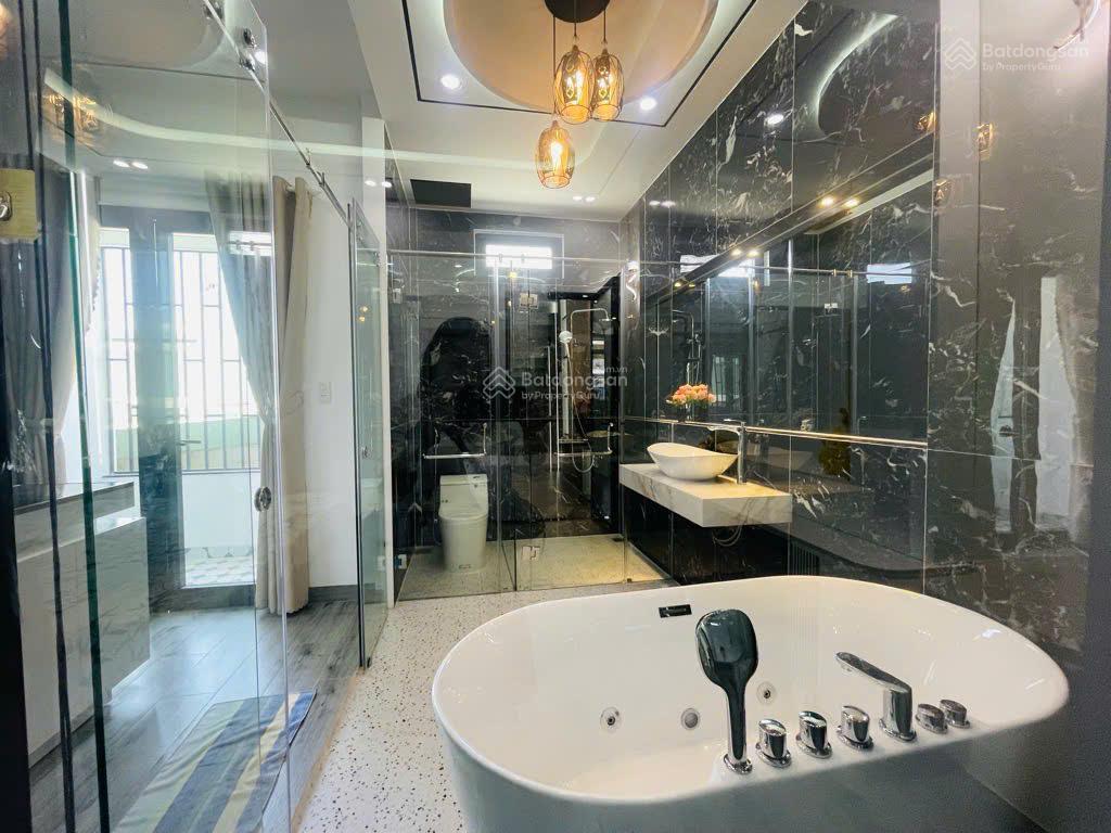 Ngay sát bến xe nhà mặt phố hái ra tiền luxury  khai thác dòng tiền cao sẵn ở