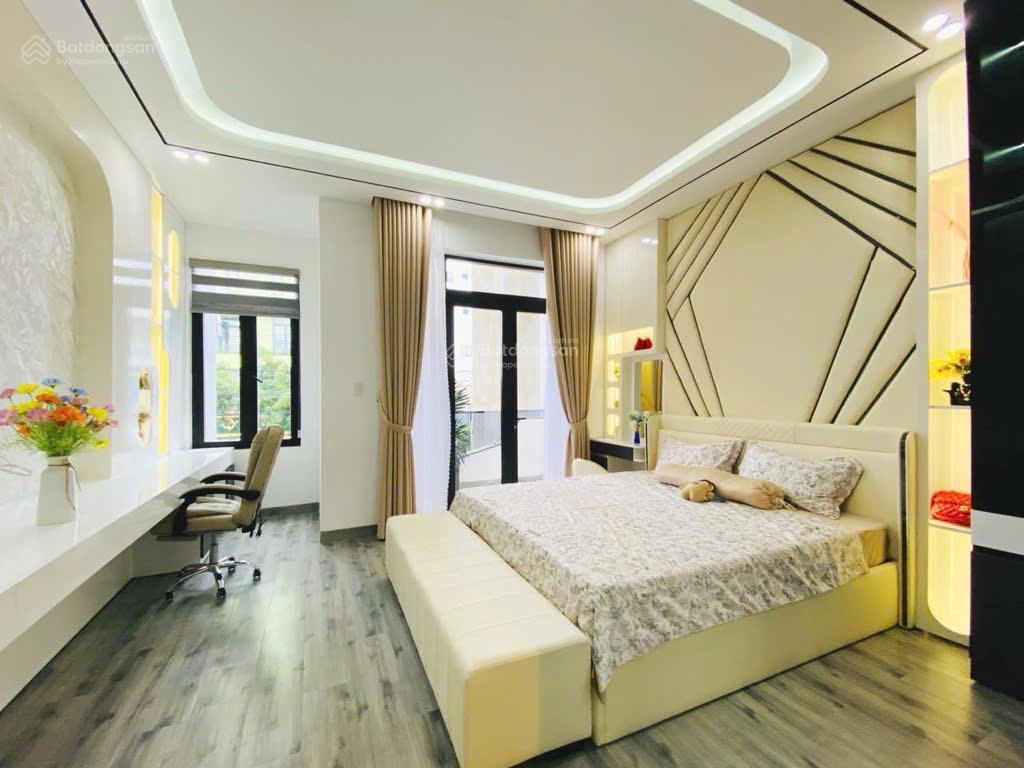Ngay sát bến xe nhà mặt phố hái ra tiền luxury  khai thác dòng tiền cao sẵn ở