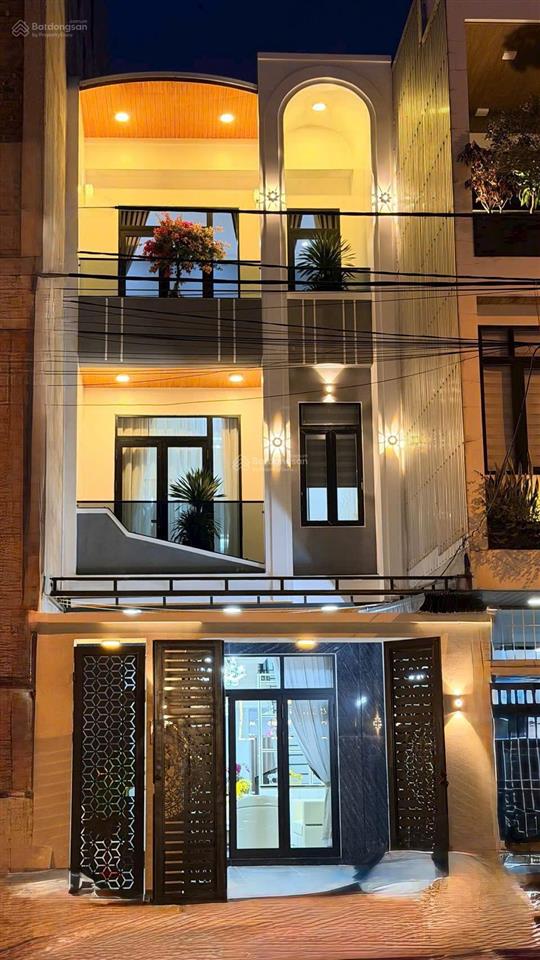 Ngay sát bến xe nhà mặt phố hái ra tiền luxury  khai thác dòng tiền cao sẵn ở