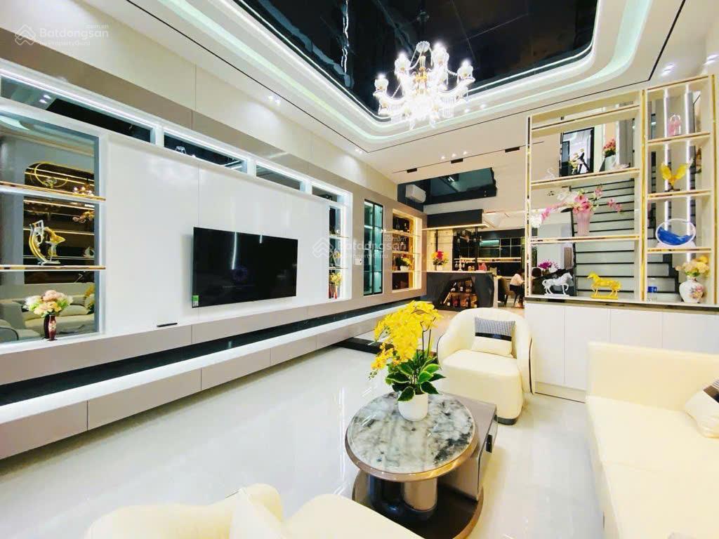 Ngay sát bến xe nhà mặt phố hái ra tiền luxury  khai thác dòng tiền cao sẵn ở
