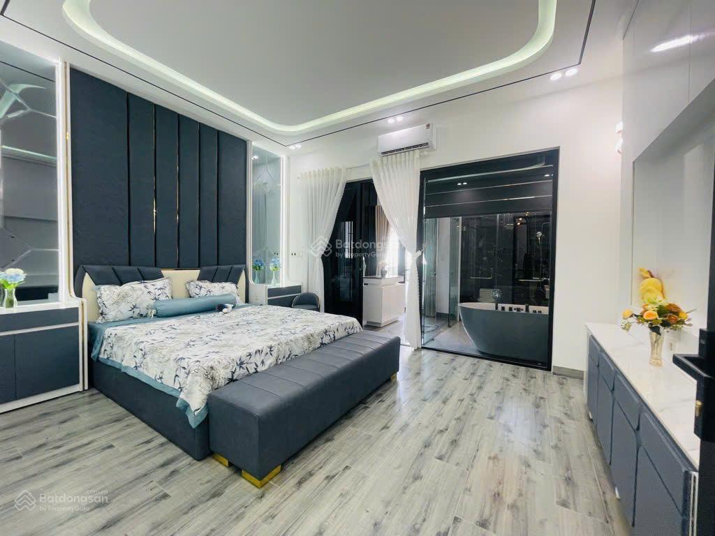 Ngay sát bến xe nhà mặt phố hái ra tiền luxury  khai thác dòng tiền cao sẵn ở
