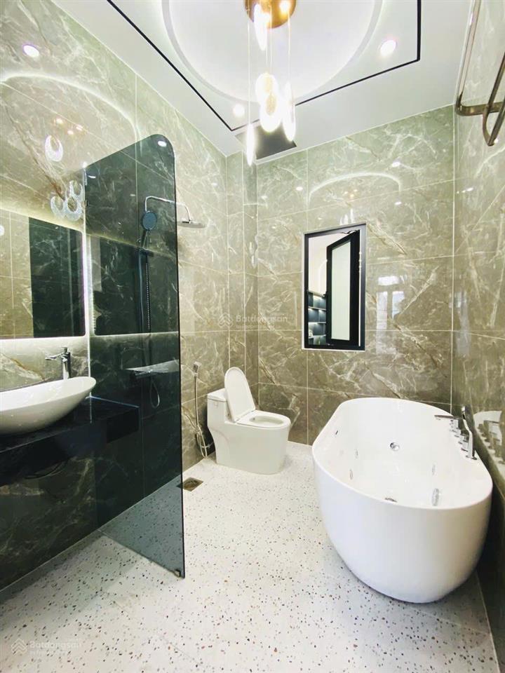 Ngay sát bến xe nhà mặt phố hái ra tiền luxury  khai thác dòng tiền cao sẵn ở
