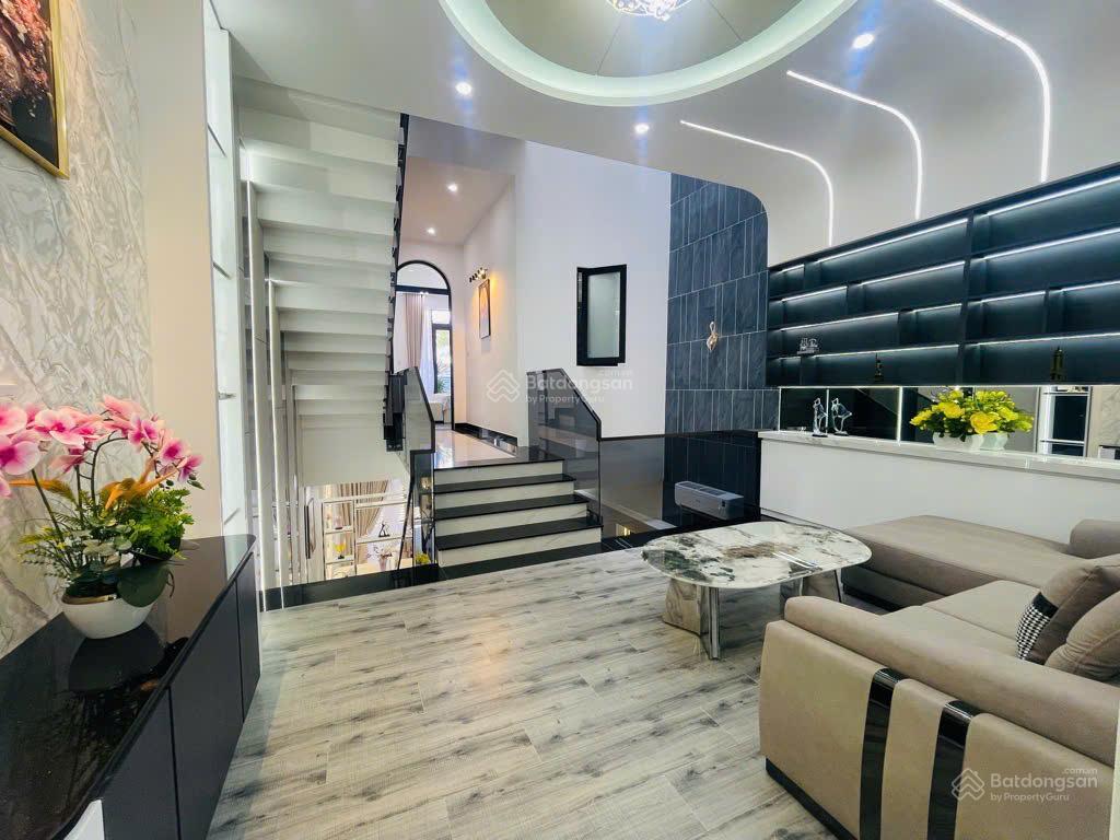 Ngay sát bến xe nhà mặt phố hái ra tiền luxury  khai thác dòng tiền cao sẵn ở