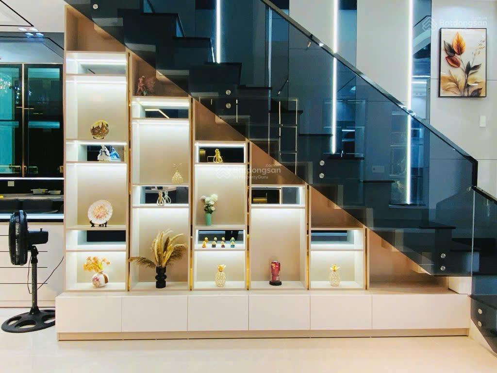 Ngay sát bến xe nhà mặt phố hái ra tiền luxury  khai thác dòng tiền cao sẵn ở